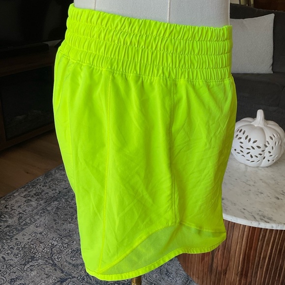 Lululemon Hotty Hot Shorts - Picture 5 of 5
